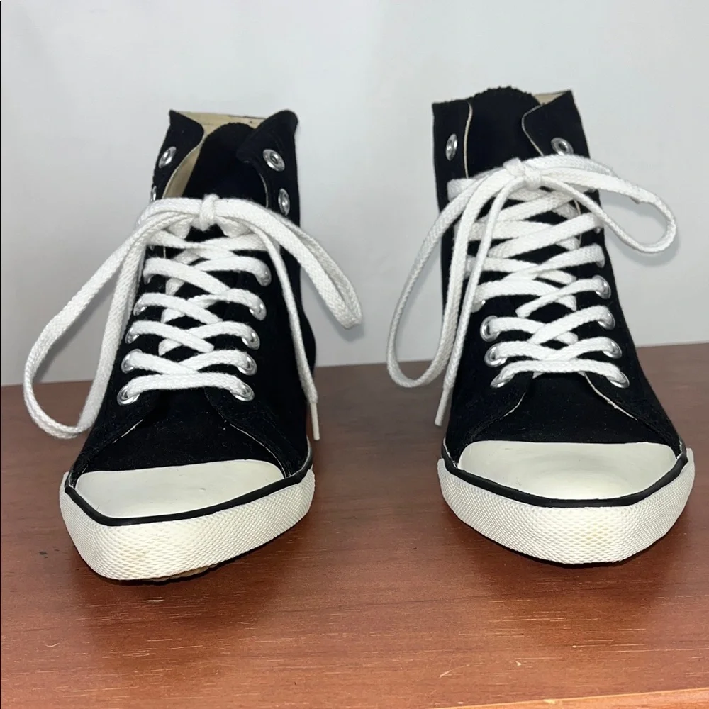 Twentysixred Sugar blk/white high-top lace up pointy toe sneakers Sz 9